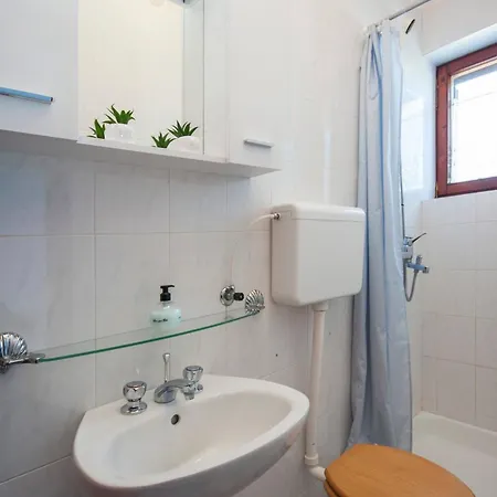 Family & Mikelin 3* Primošten