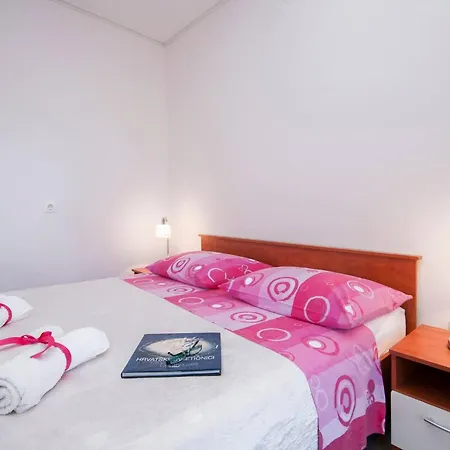 Family & Mikelin Primošten