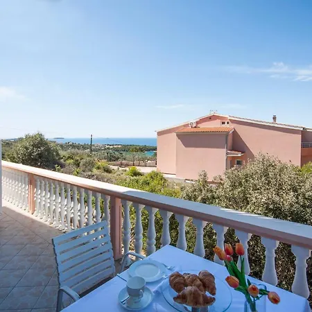 Family & Mikelin Πανσιόν