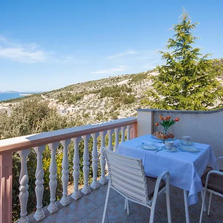 Family & Mikelin Πανσιόν Primošten