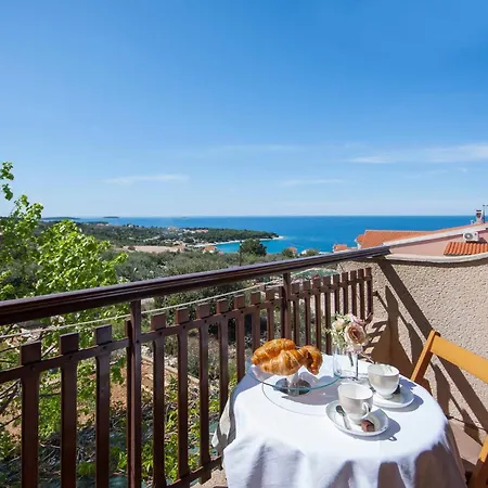 Family & Mikelin Primošten