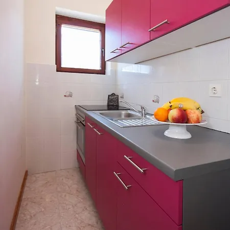 Family & Mikelin Πανσιόν 3*