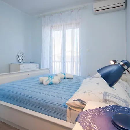 Family & Mikelin Primošten