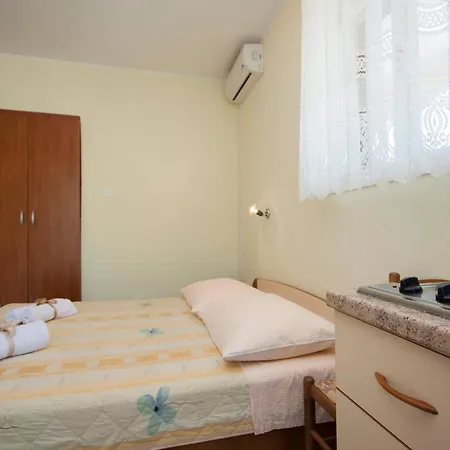 Πανσιόν Family & Mikelin Primošten