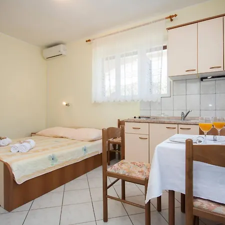 Family & Mikelin Primošten