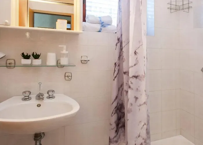 & Mikelin Guest house 3*