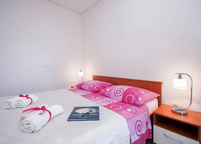 Family & Mikelin 프리모스턴