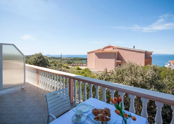 & Mikelin Guest house