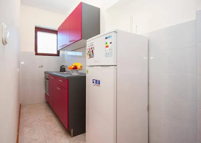 & Mikelin Guest house