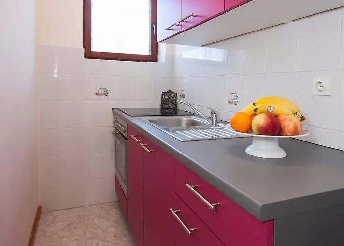 & Mikelin Guest house 3*