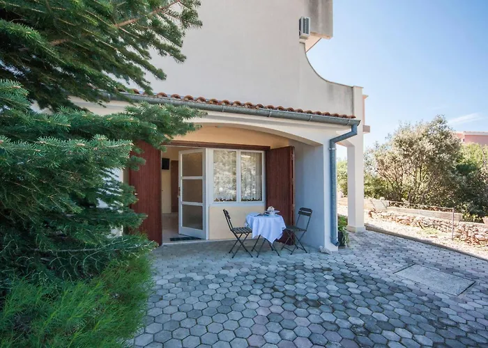 & Mikelin Guest house